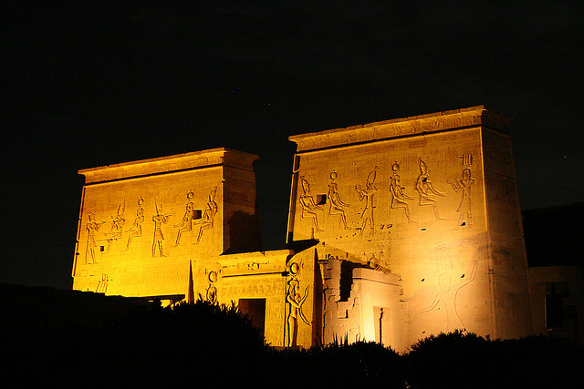 Espectáculo-de-sonido-y-luz-en-El-Templo-de Filae 1